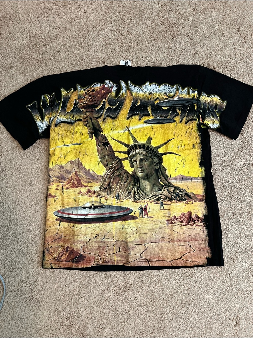 Valley dreams Black Short-Sleeve Graphic Tee with Yellow Statue of Liberty Print